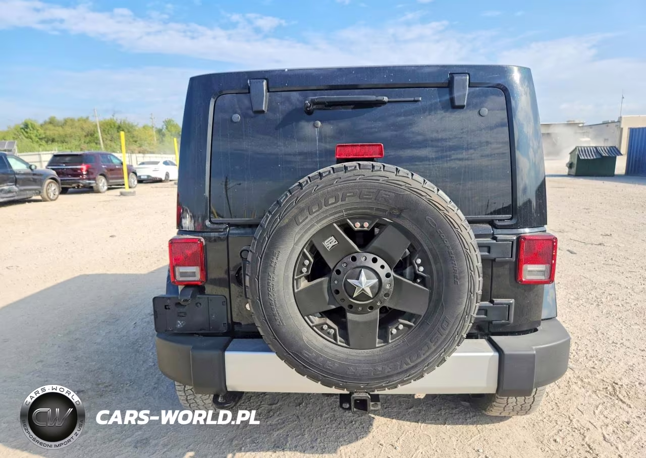 2015 Jeep Wrangler Unlimited Sahara VIN:1C4HJWEG9FL524568 - 6