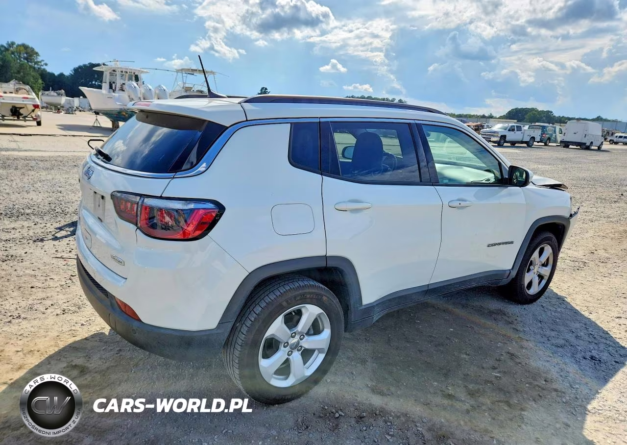 2018 Jeep Compass Latitude VIN:3C4NJDBB4JT103726 - 3