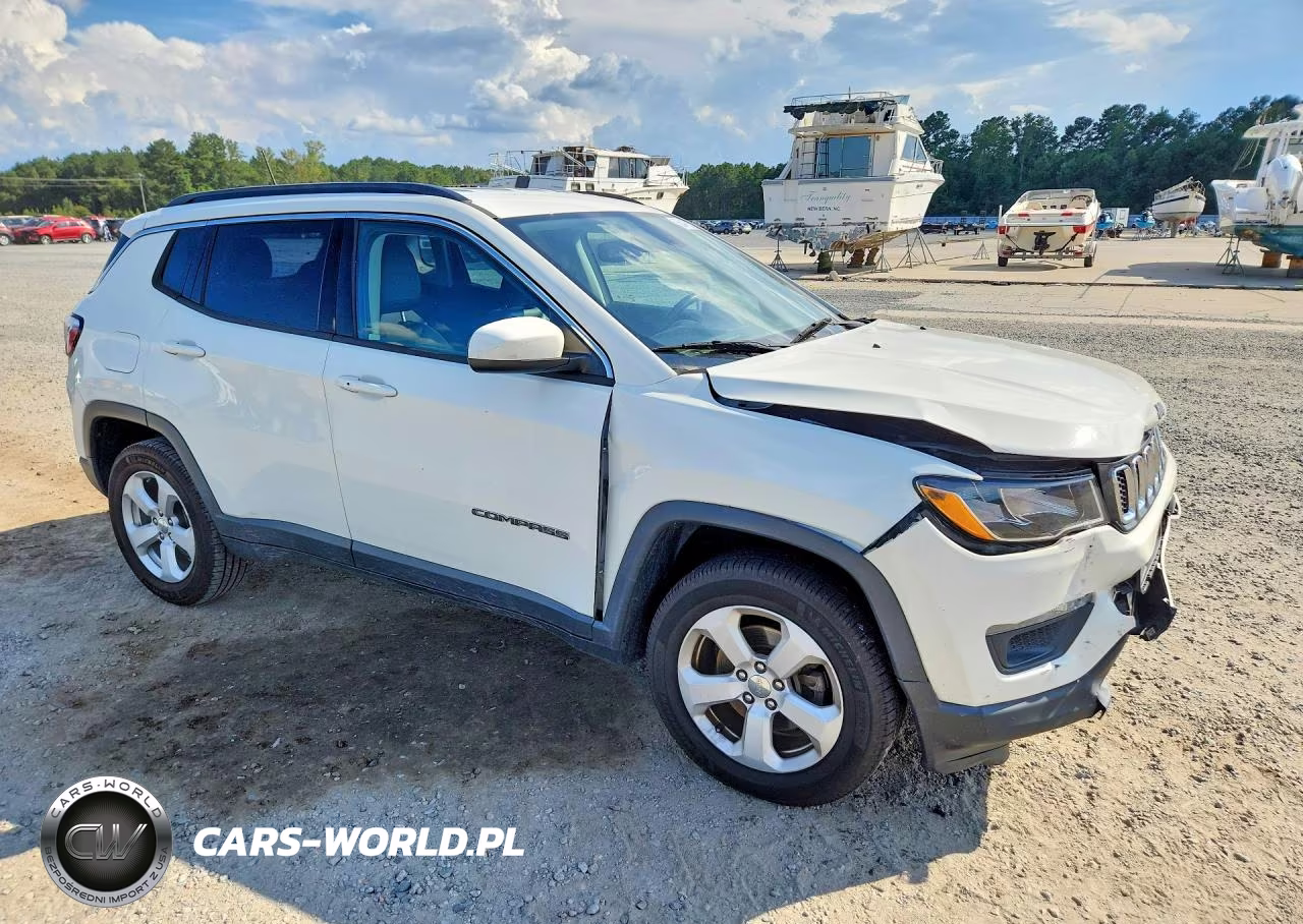 2018 Jeep Compass Latitude VIN:3C4NJDBB4JT103726 - 4