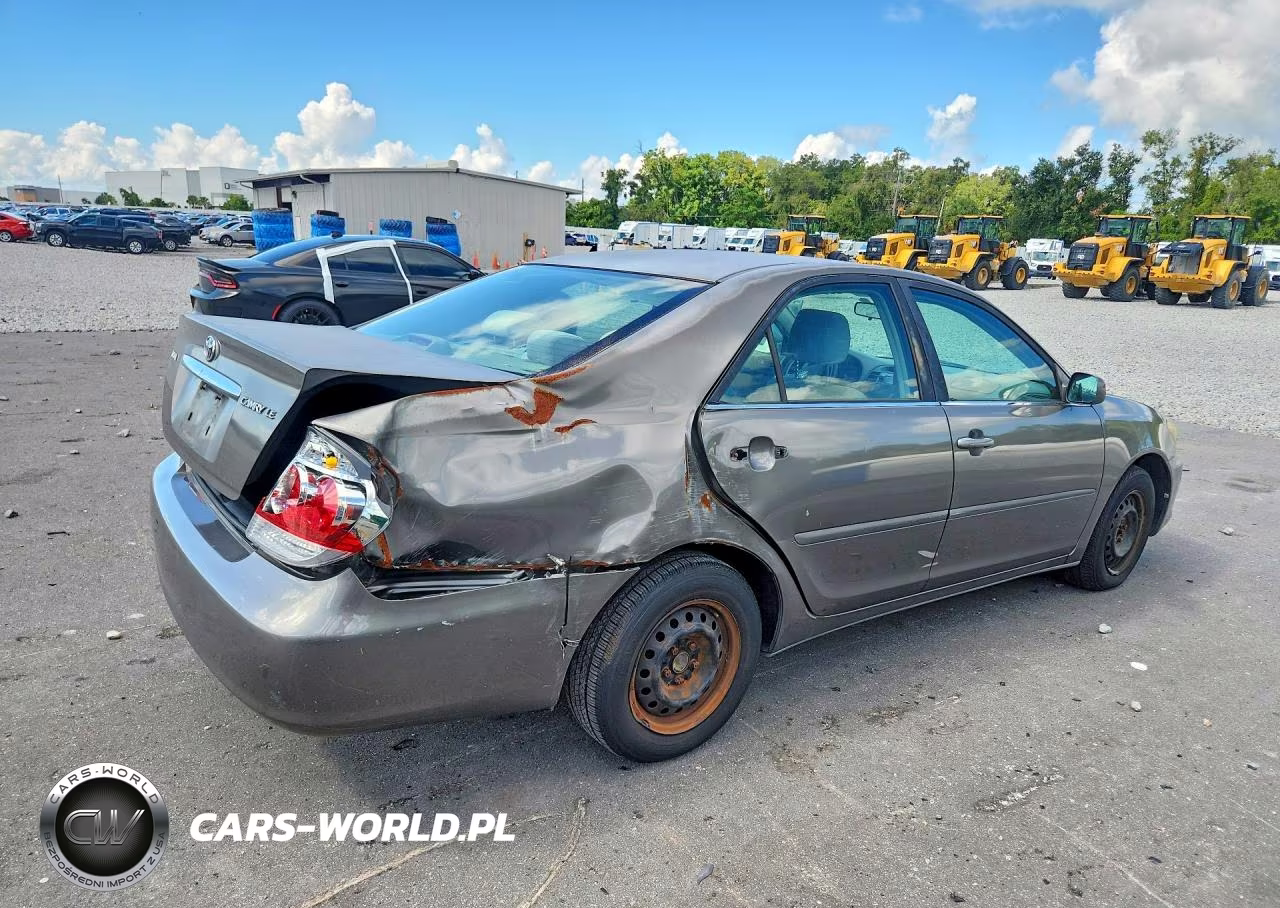 2005 Toyota Camry Le VIN:4T1BE32K75U502235 - 3