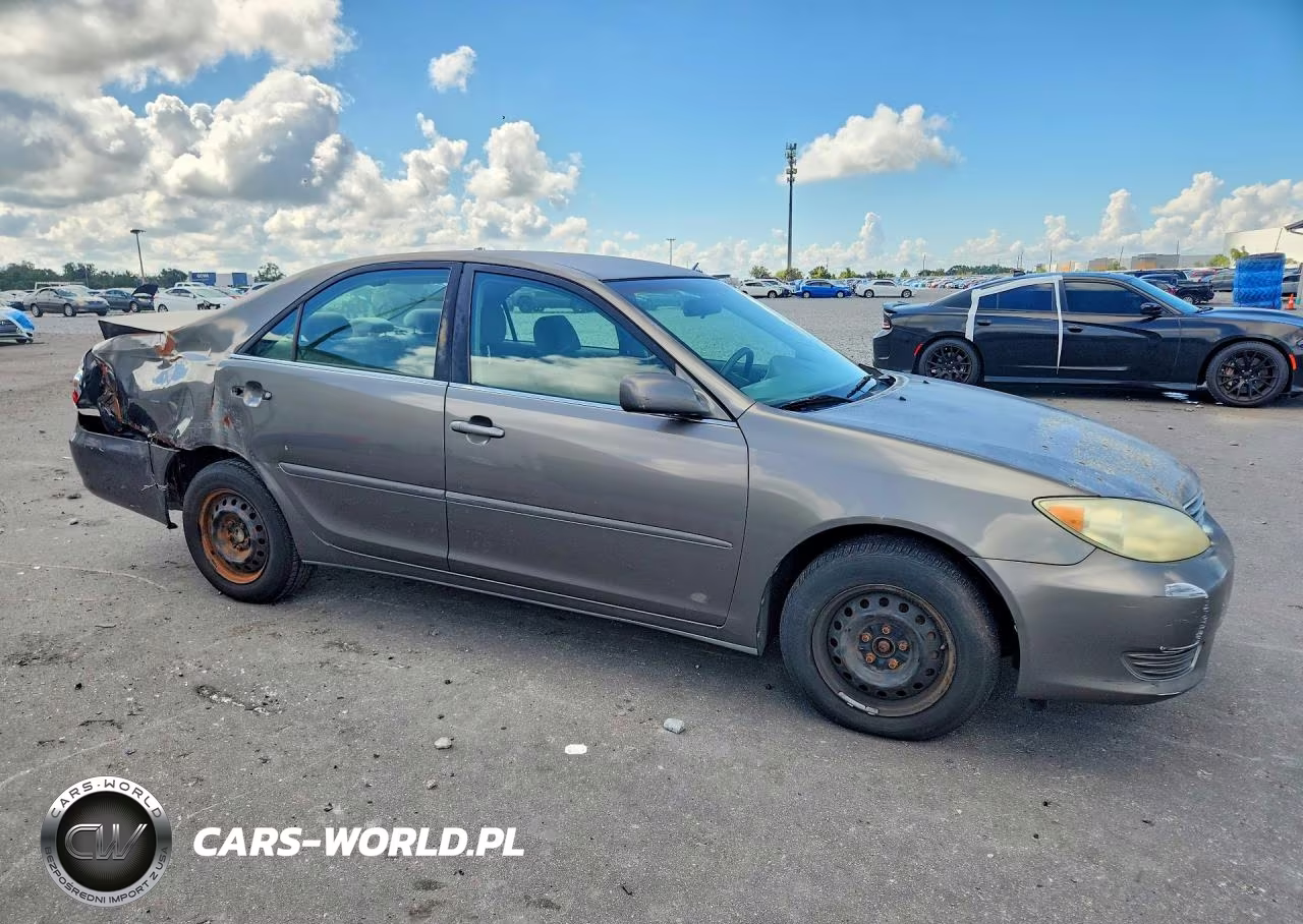 2005 Toyota Camry Le VIN:4T1BE32K75U502235 - 4