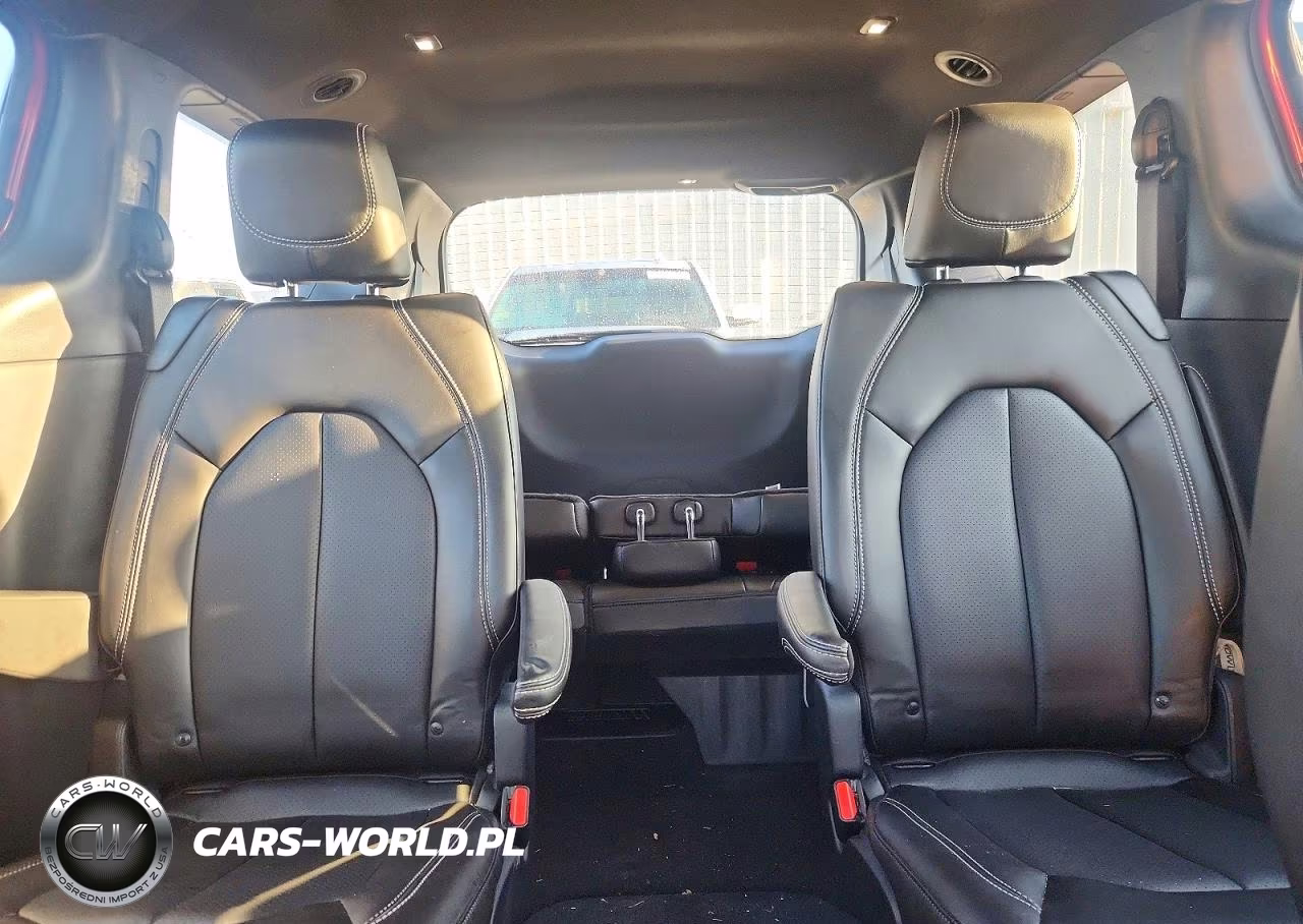 2026 Chrysler Pacifica Select VIN:2C4RC1BG5TR180908 - 10