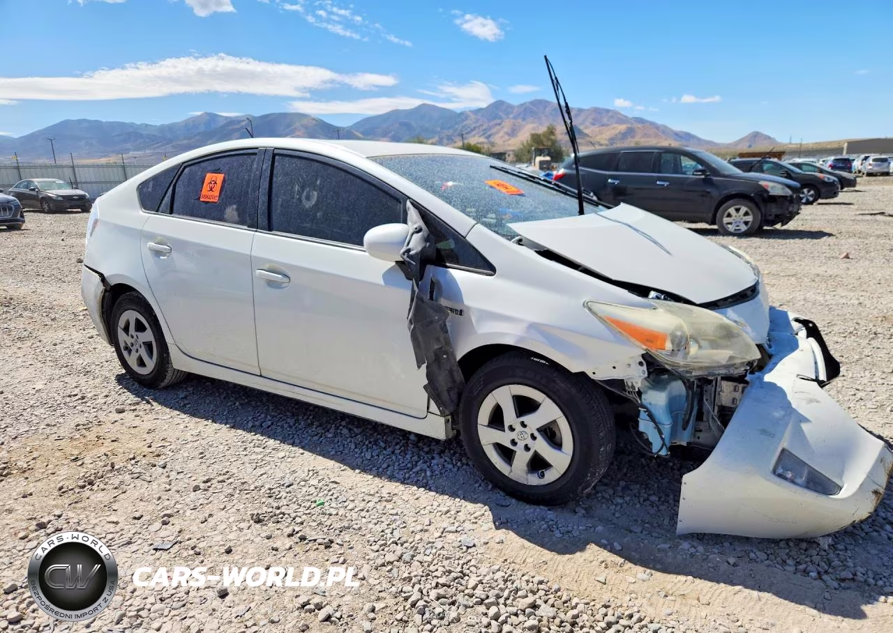 2014 Toyota Prius Three VIN:JTDKN3DU5E1777087 - 4