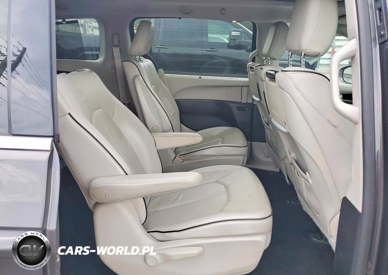 2018 Chrysler Pacifica Hybrid Limited VIN:2C4RC1N72JR159166 - 11