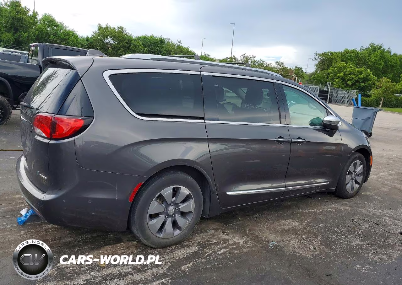 2018 Chrysler Pacifica Hybrid Limited VIN:2C4RC1N72JR159166 - 3