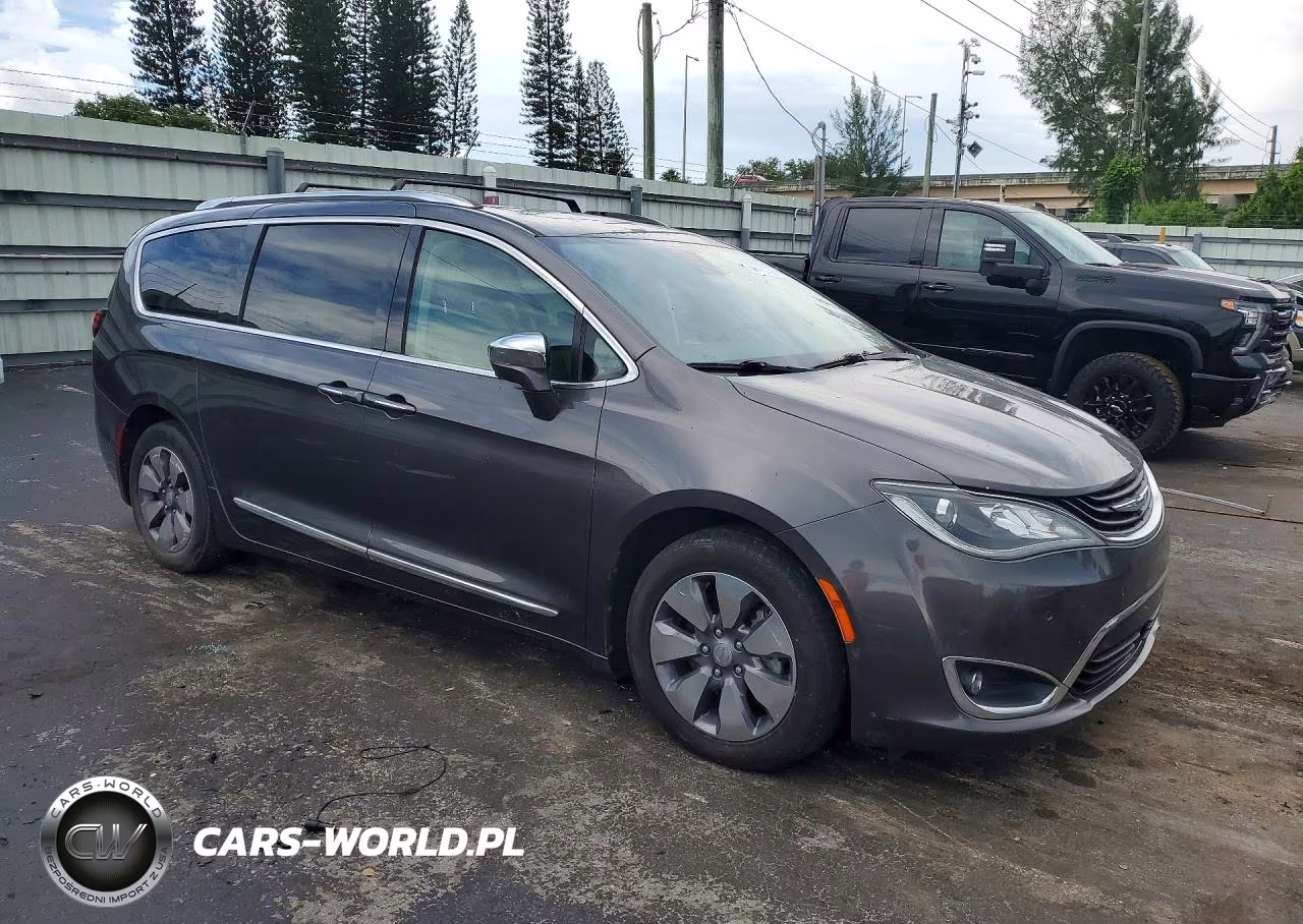 2018 Chrysler Pacifica Hybrid Limited VIN:2C4RC1N72JR159166 - 4