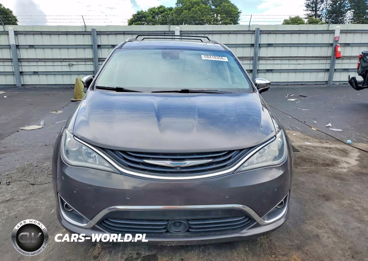 2018 Chrysler Pacifica Hybrid Limited VIN:2C4RC1N72JR159166 - 5