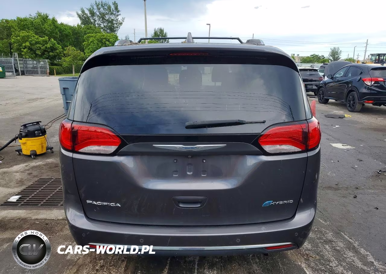 2018 Chrysler Pacifica Hybrid Limited VIN:2C4RC1N72JR159166 - 6