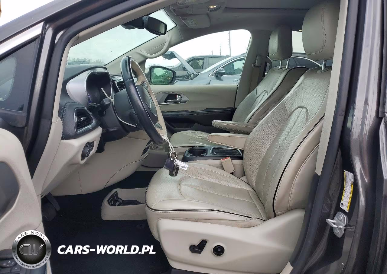 2018 Chrysler Pacifica Hybrid Limited VIN:2C4RC1N72JR159166 - 7