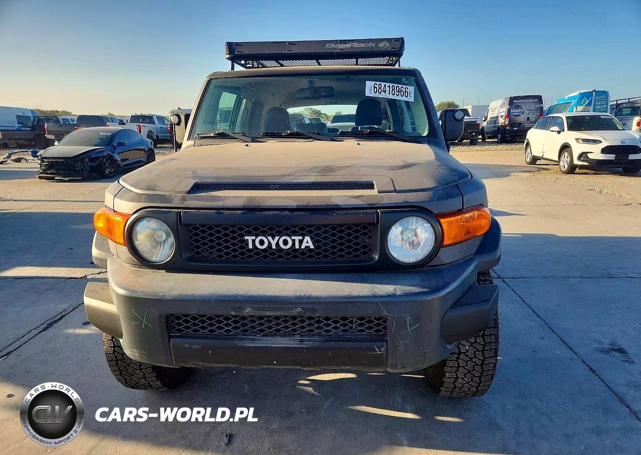2010 Toyota Fj Cruiser Base VIN:JTEZU4BF3AK010611 - 5