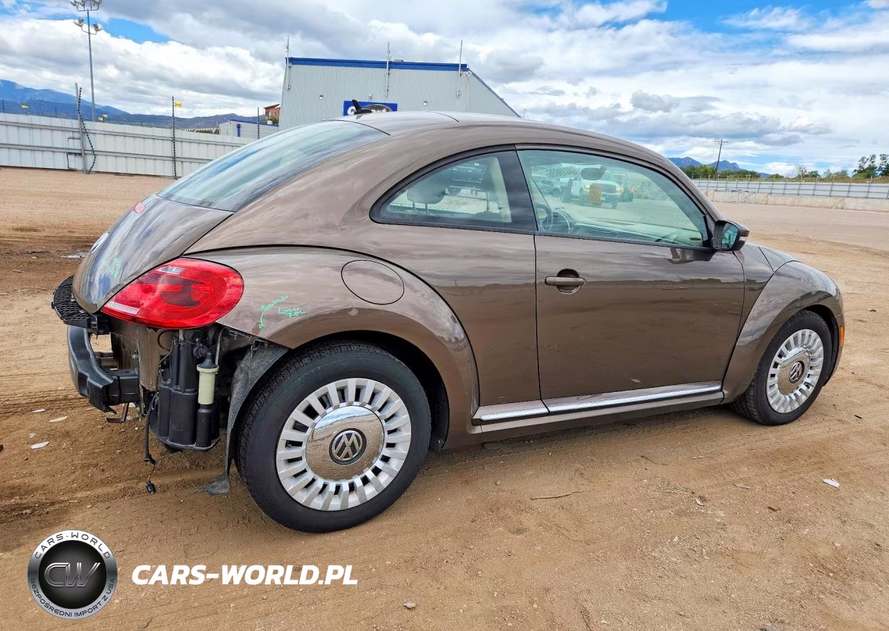 2013 Volkswagen Beetle VIN:3VWJP7AT5DM661914 - 3