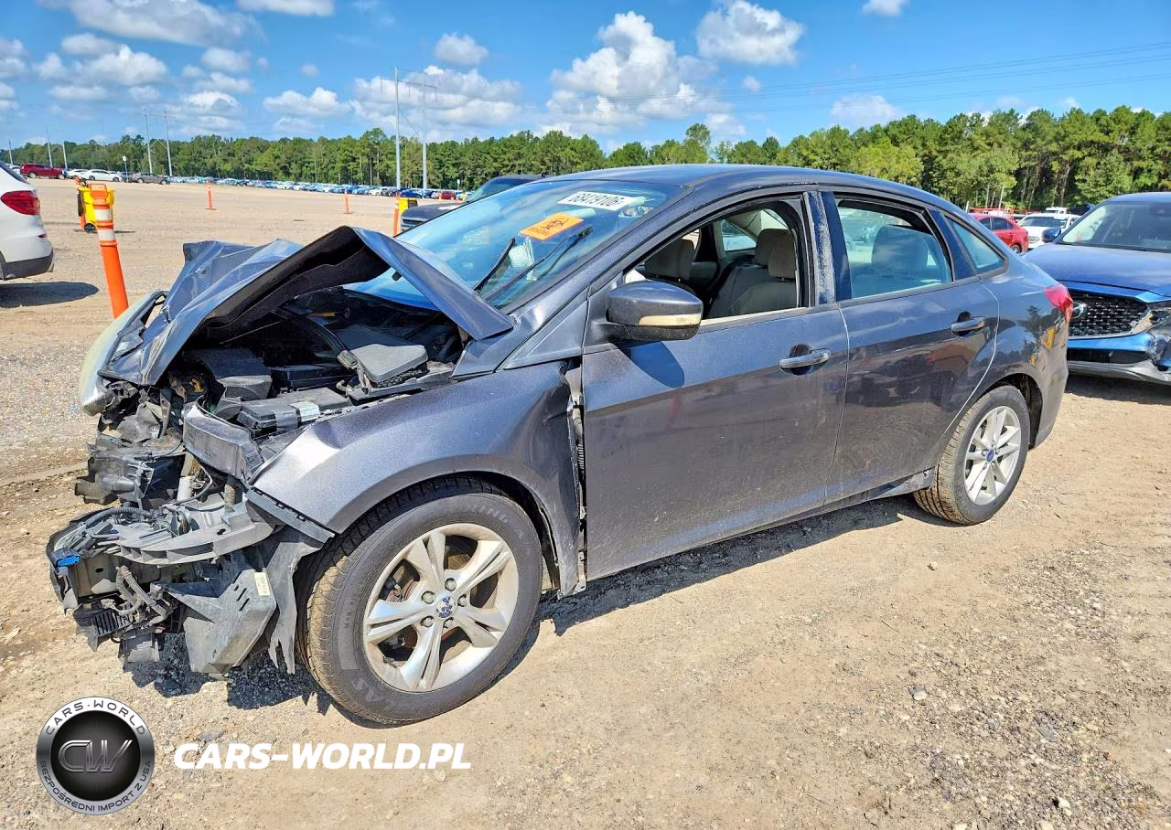 2015 Ford Focus Se VIN:1FADP3F23FL340697 - 1