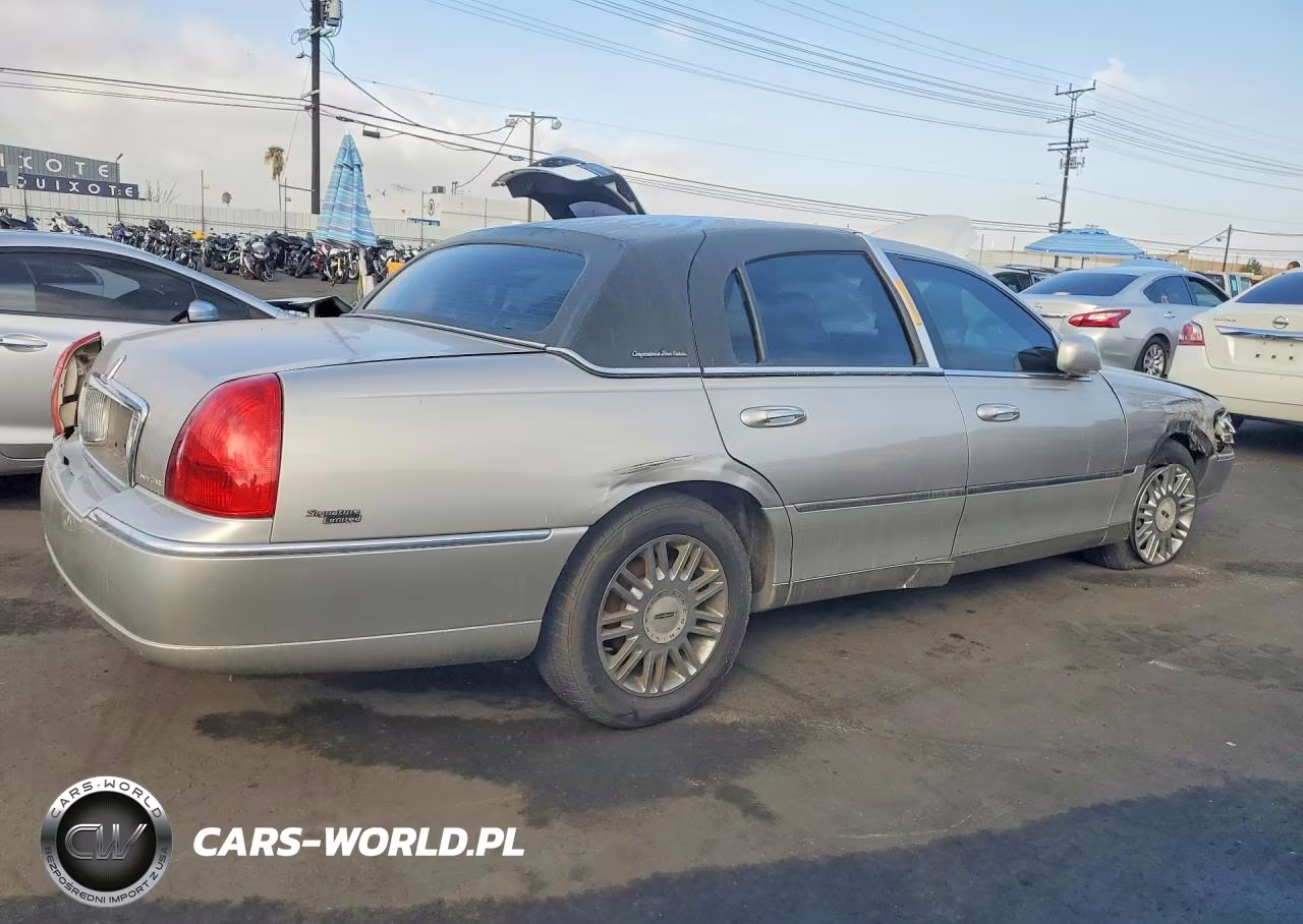 2006 Lincoln Town Car Signature Limited VIN:1LNHM82WX6Y626314 - 3