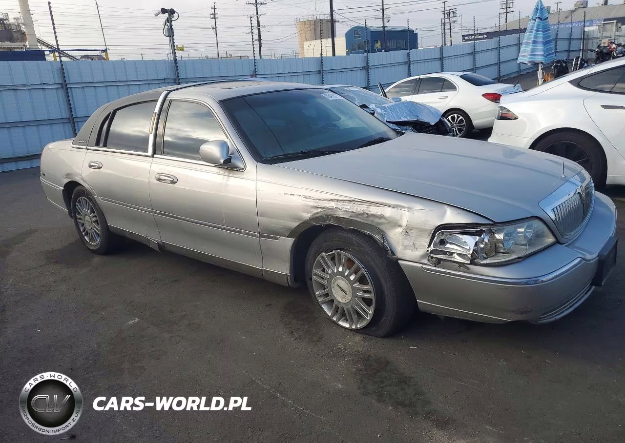 2006 Lincoln Town Car Signature Limited VIN:1LNHM82WX6Y626314 - 4