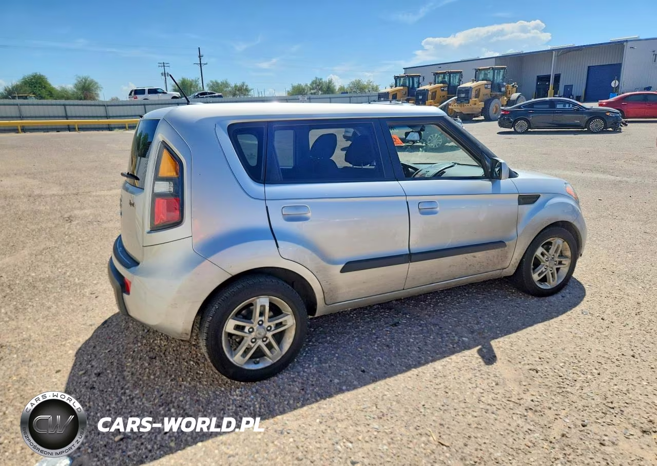 2010 Kia Soul + VIN:KNDJT2A29A7176755 - 3