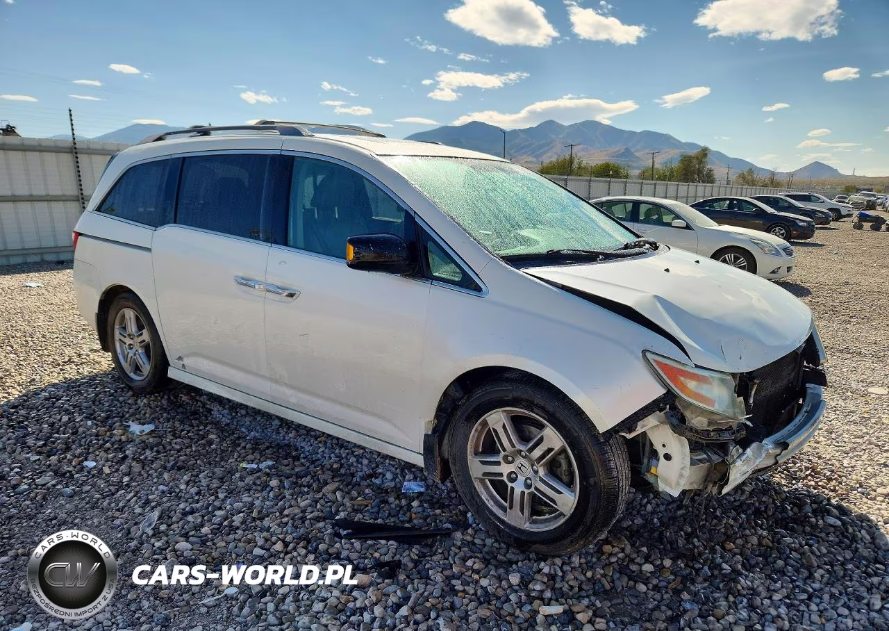 2013 Honda Odyssey Touring VIN:5FNRL5H90DB071656 - 4