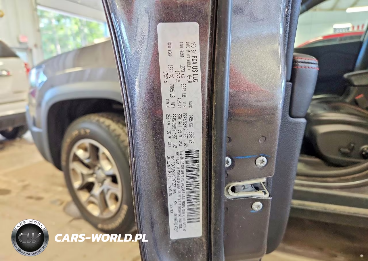 2019 Jeep Cherokee Trailhawk VIN:1C4PJMBN2KD207657 - 13