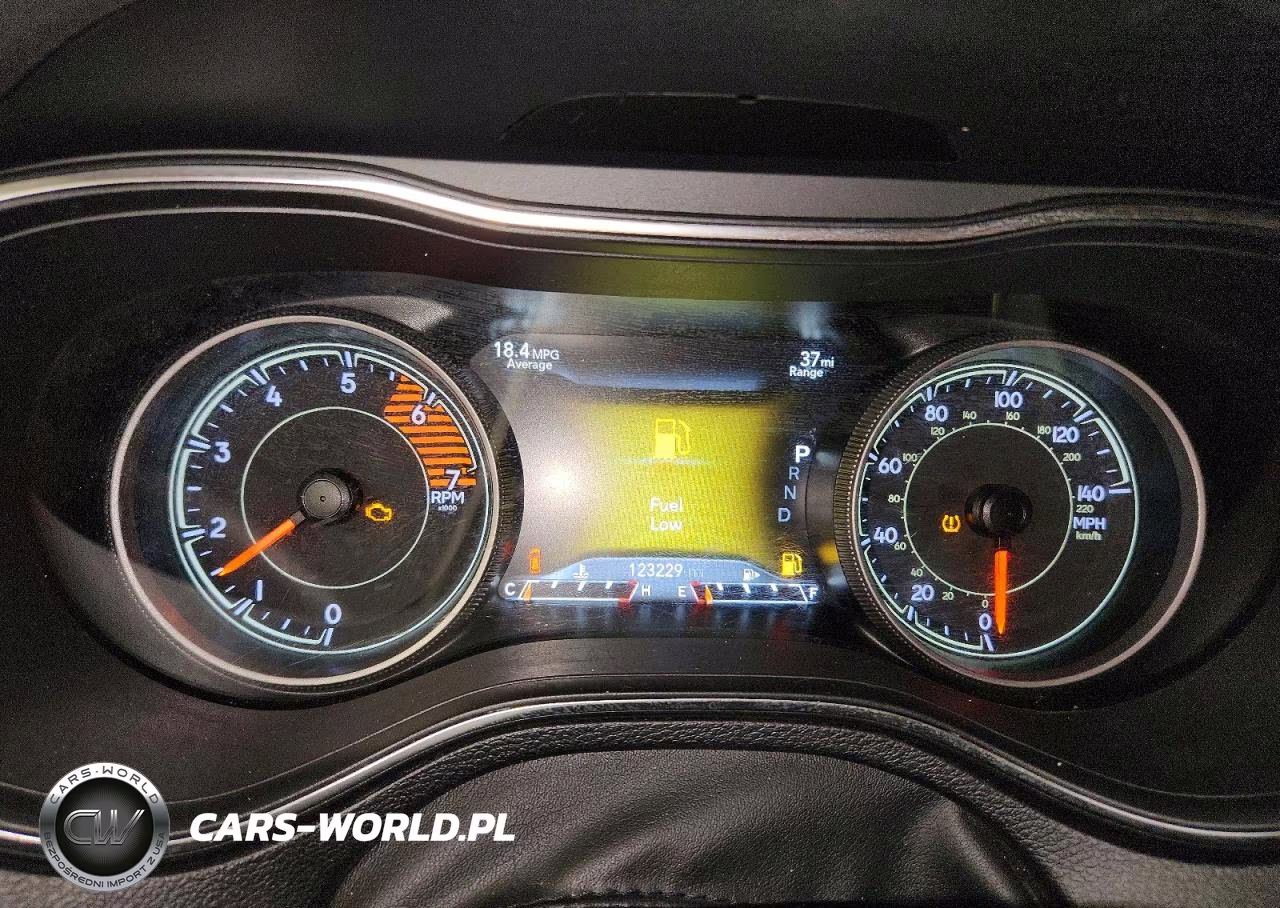 2019 Jeep Cherokee Trailhawk VIN:1C4PJMBN2KD207657 - 9