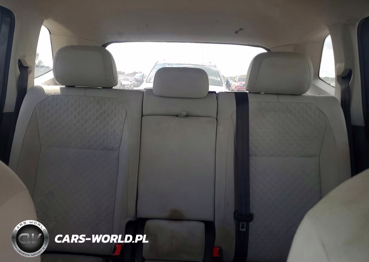 2018 Volkswagen Tiguan S VIN:3VV0B7AXXJM017564 - 10