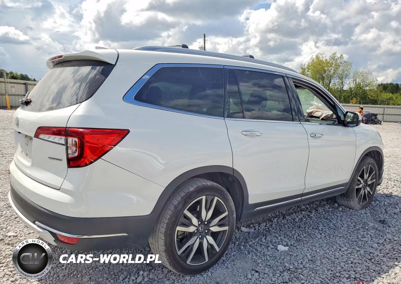 2021 Honda Pilot Touring VIN:5FNYF5H6XMB040648 - 3