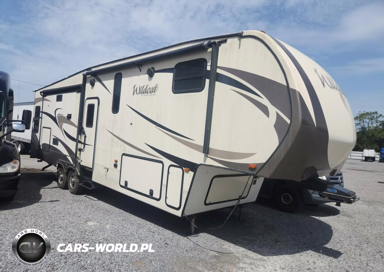 2017 Wildcat By Forest Ri Fifth Wheel Series VIN:5ZT3WCXB7HG000521 - 4