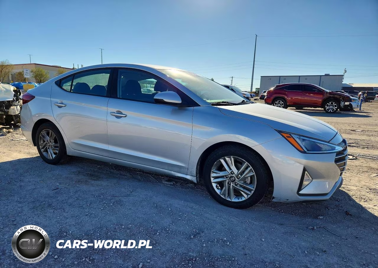 2019 Hyundai Elantra Sel VIN:5NPD84LF4KH479286 - 4