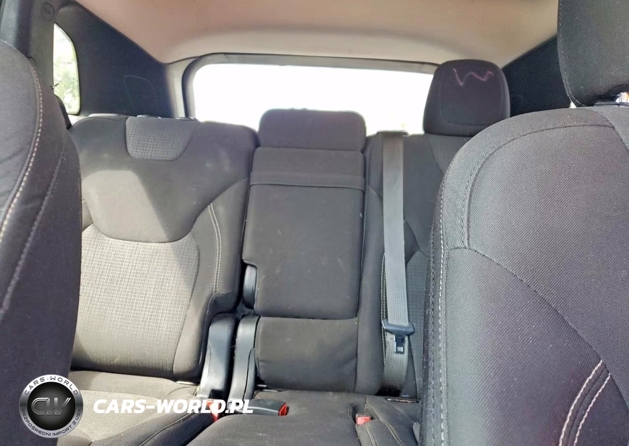 2015 Jeep Cherokee Latitude VIN:1C4PJLCB3FW631891 - 10