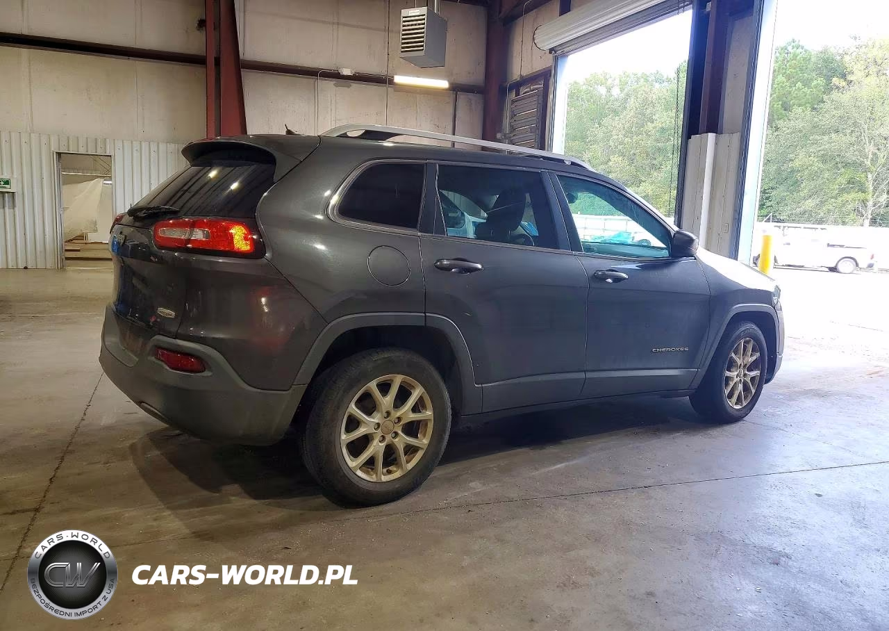 2015 Jeep Cherokee Latitude VIN:1C4PJLCB3FW631891 - 3