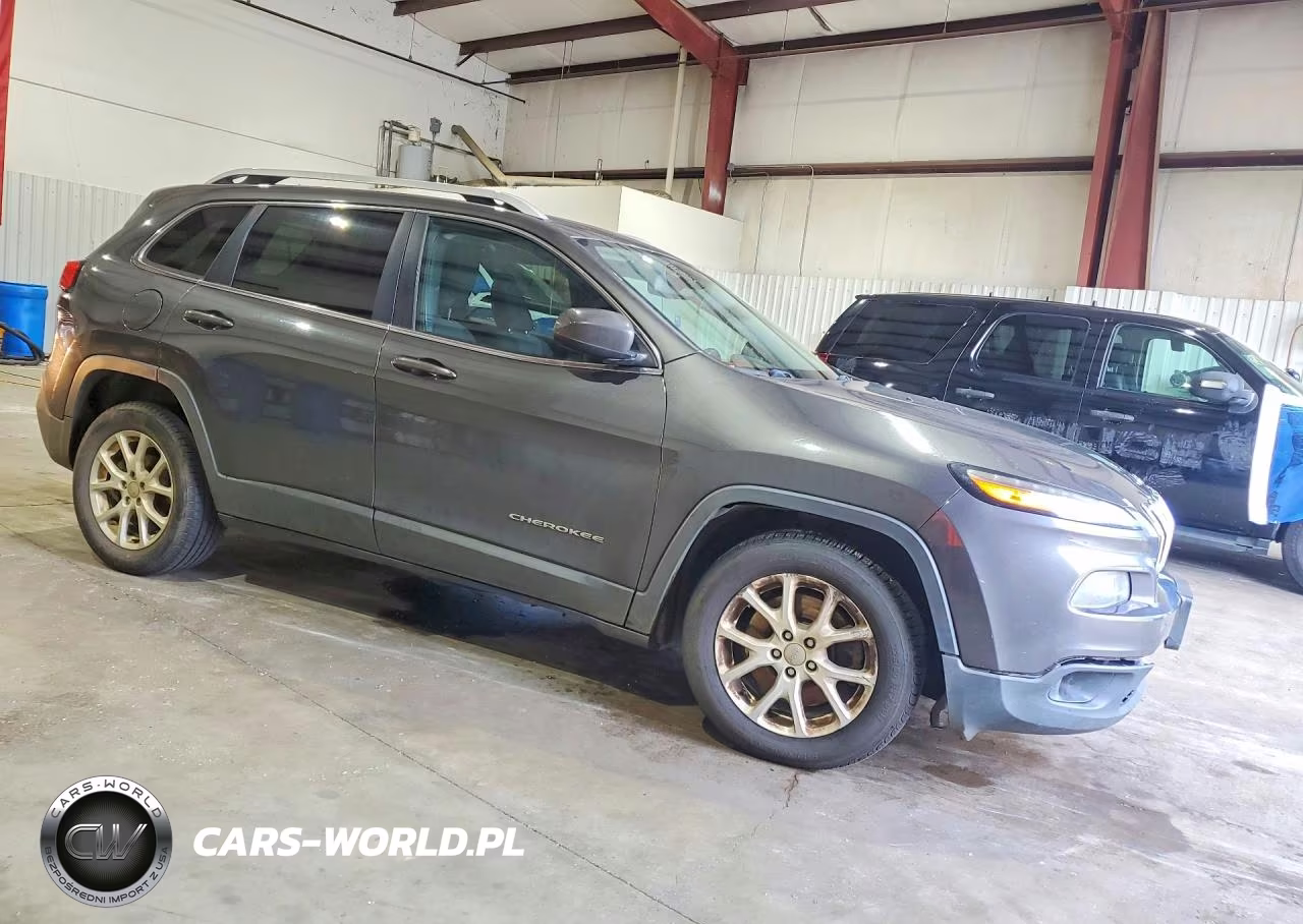 2015 Jeep Cherokee Latitude VIN:1C4PJLCB3FW631891 - 4