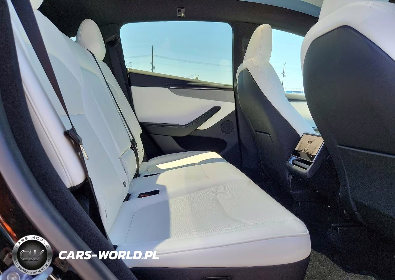 2026 Tesla Model Y VIN:7SAYGDED0TF651168 - 11