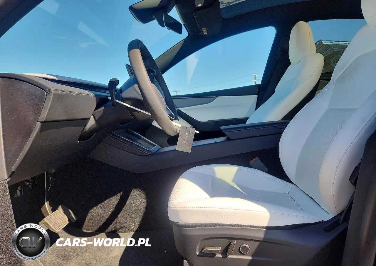 2026 Tesla Model Y VIN:7SAYGDED0TF651168 - 7