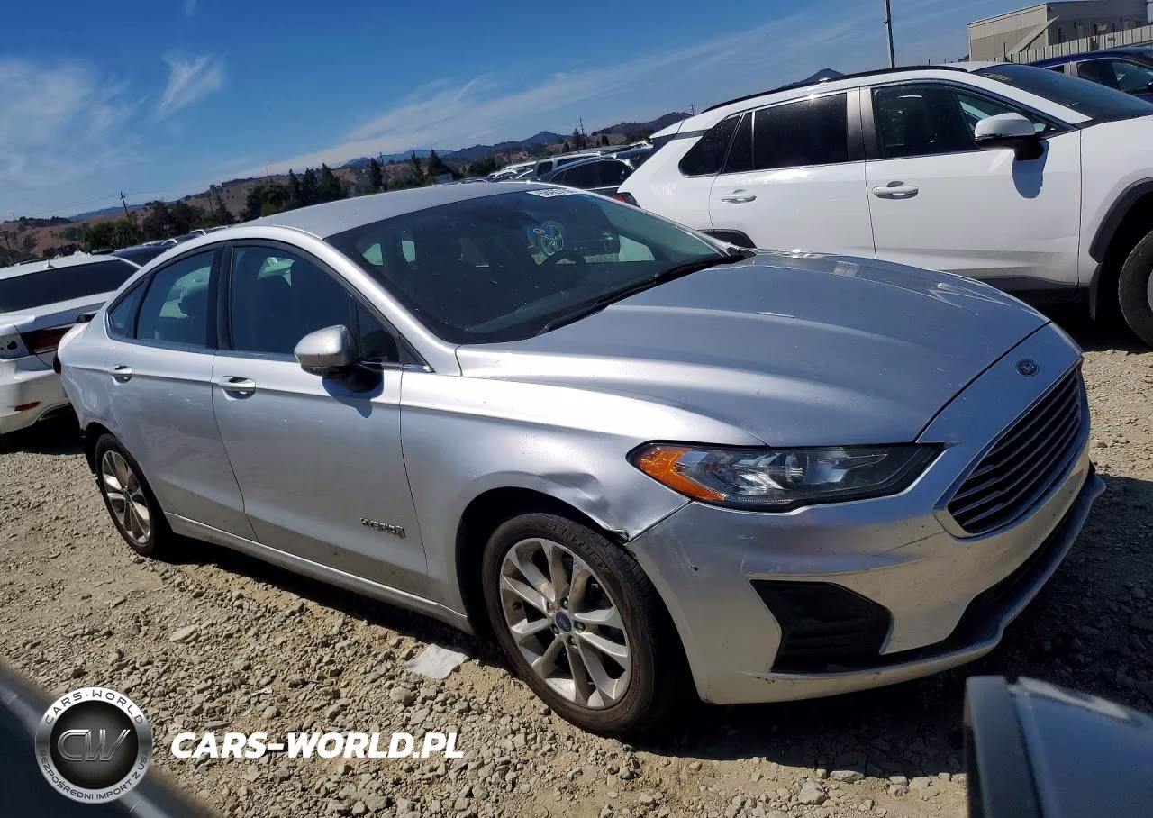 2019 Ford Fusion Se VIN:3FA6P0LU3KR225526 - 4