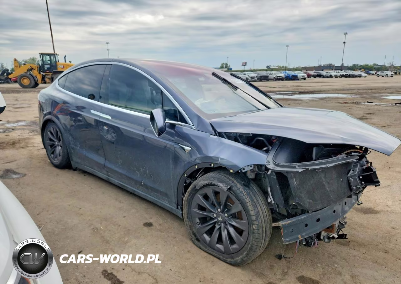 2018 Tesla Model X VIN:5YJXCAE28JF101280 - 4