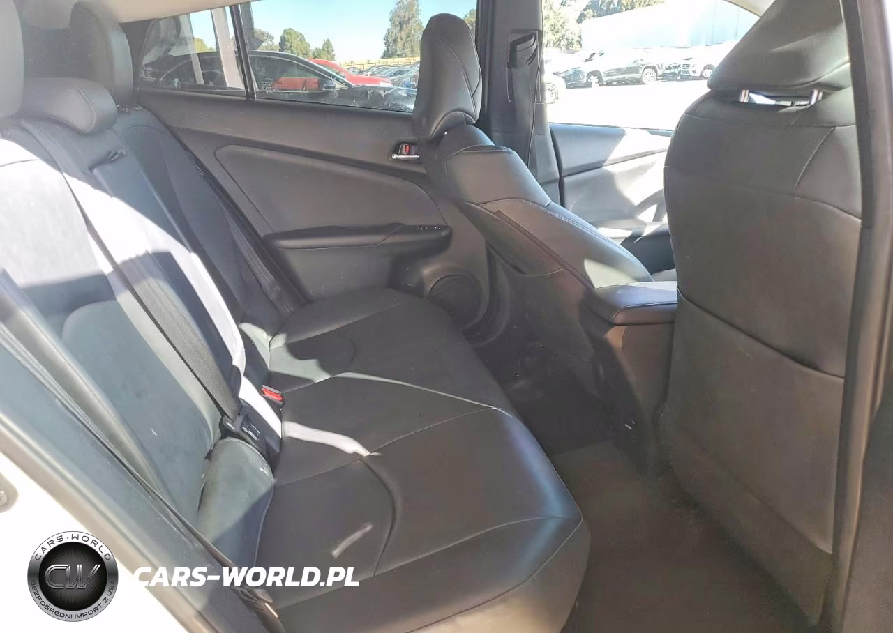 2016 Toyota Prius Four Touring VIN:JTDKARFU6G3515002 - 10