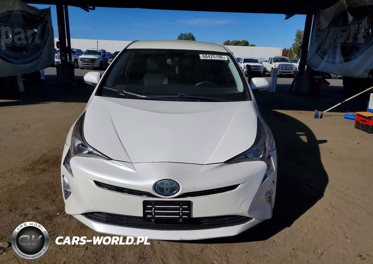 2016 Toyota Prius Four Touring VIN:JTDKARFU6G3515002 - 5