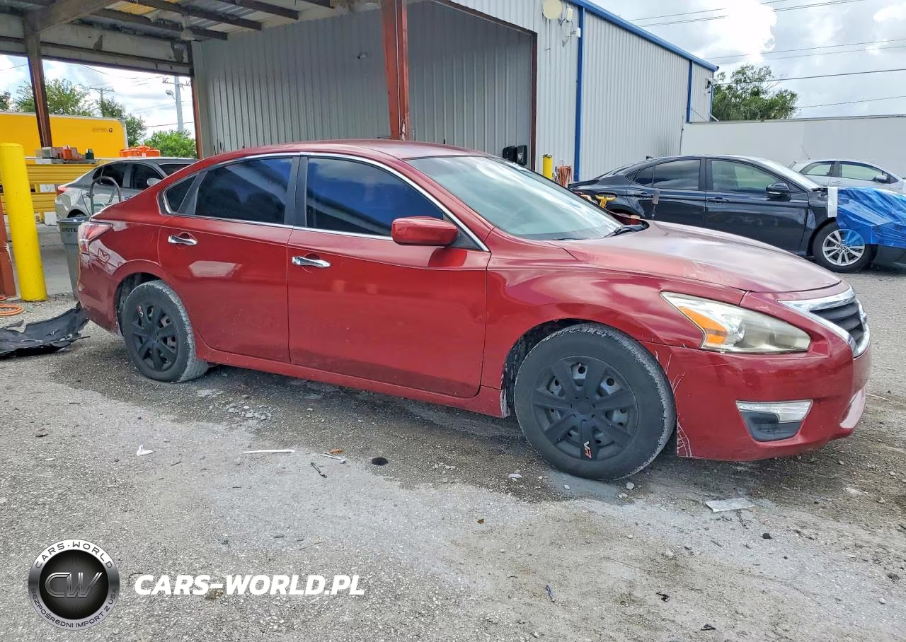 2014 Nissan Altima 2.5 S VIN:1N4AL3AP0EN351502 - 4
