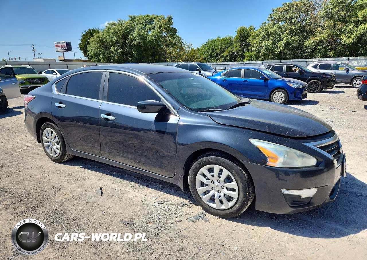 2015 Nissan Altima 2.5 S VIN:1N4AL3AP6FN365843 - 4