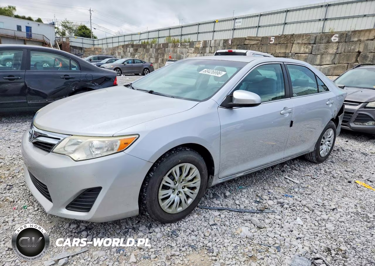 2014 Toyota Camry Le – zdjęcie 1 z 12