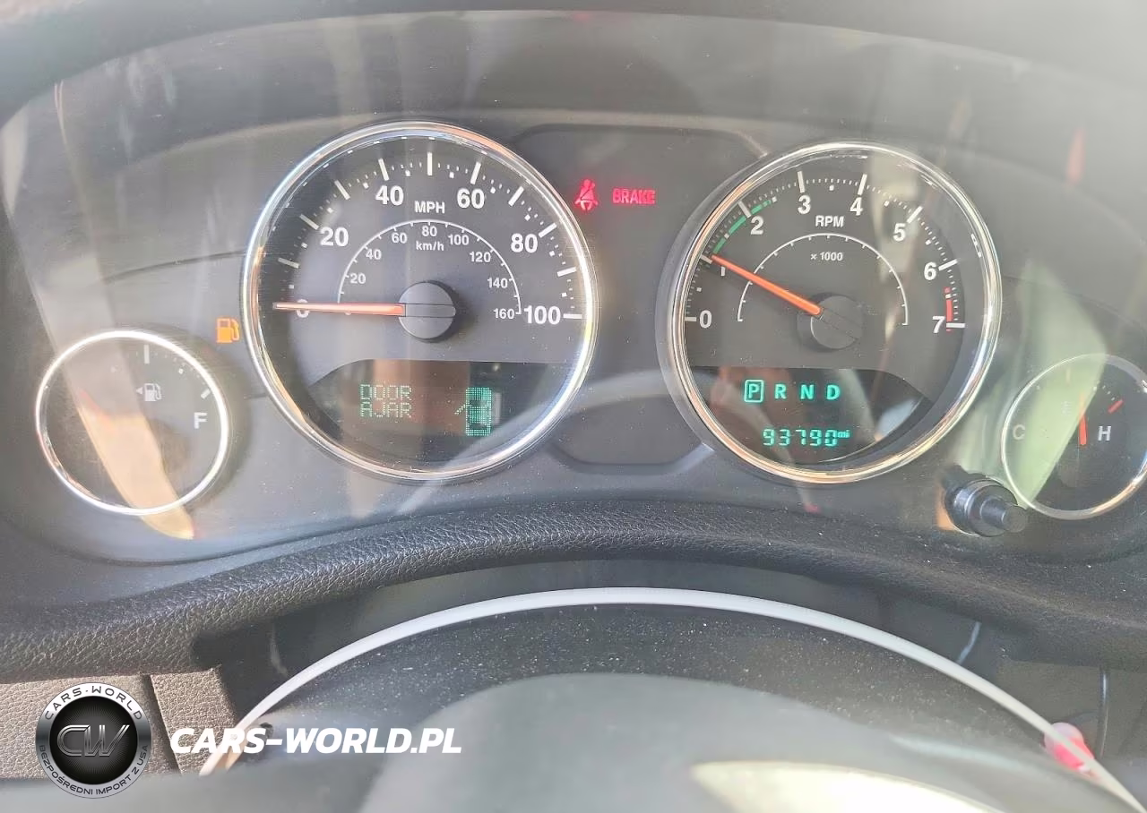 2016 Jeep Wrangler Unlimited Sahara VIN:1C4BJWEG2GL117490 - 9