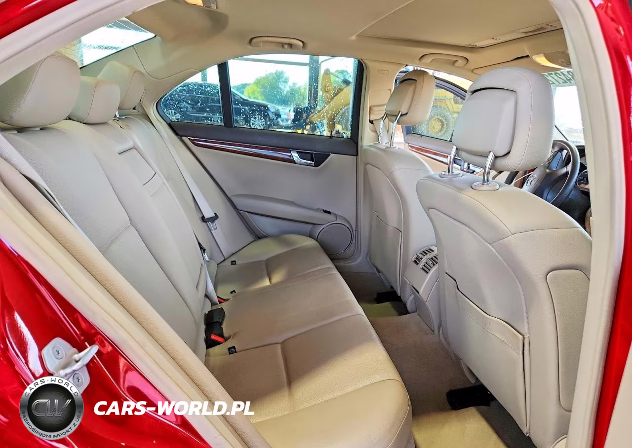 2011 Mercedes-Benz C 300 4Matic VIN:WDDGF8BB5BR182843 - 10