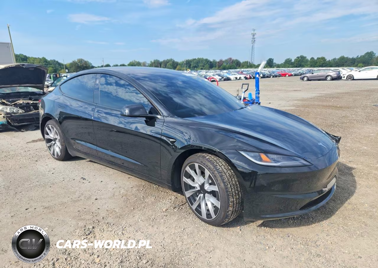 2025 Tesla Model 3 VIN:5YJ3E1EB1SF976064 - 4