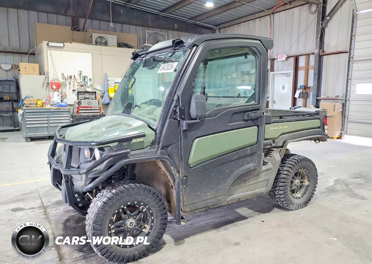 2023 John Deere Xuv835R Utility Vehicle VIN:1M0835RAVPM061747 - 2