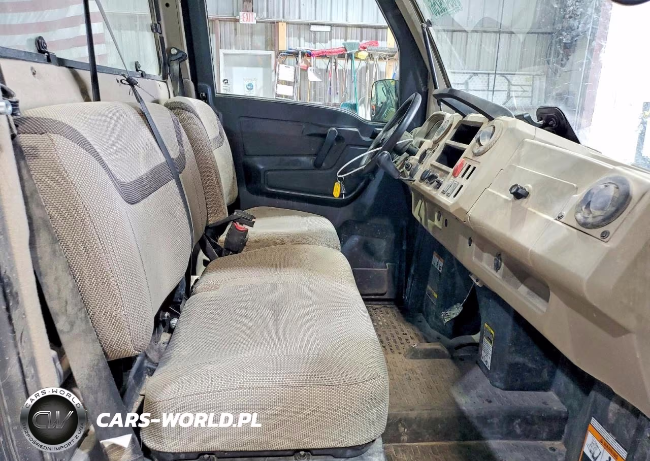 2023 John Deere Xuv835R Utility Vehicle VIN:1M0835RAVPM061747 - 5