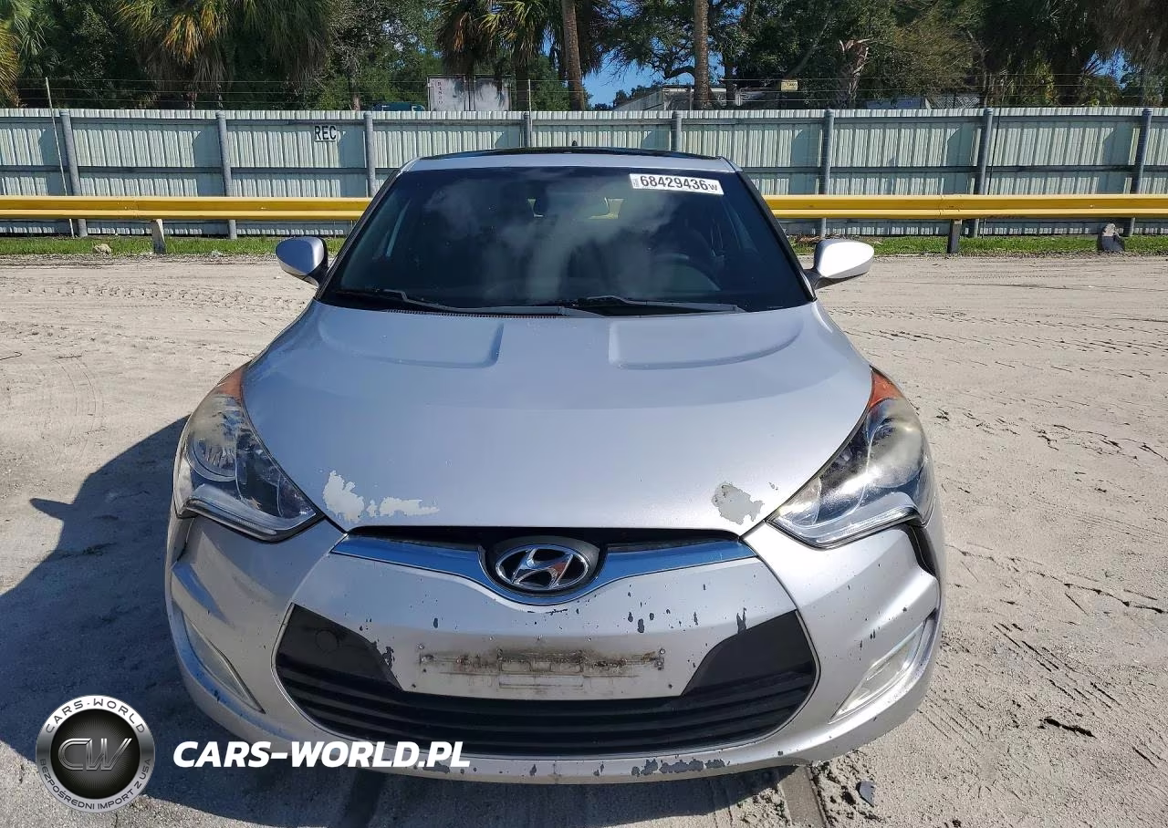 2017 Hyundai Veloster Value Edition VIN:KMHTC6AD0HU317642 - 5