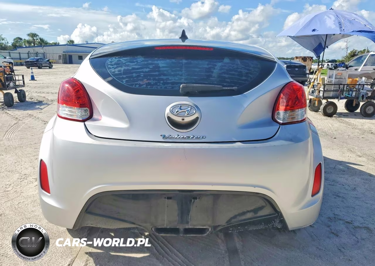 2017 Hyundai Veloster Value Edition VIN:KMHTC6AD0HU317642 - 6