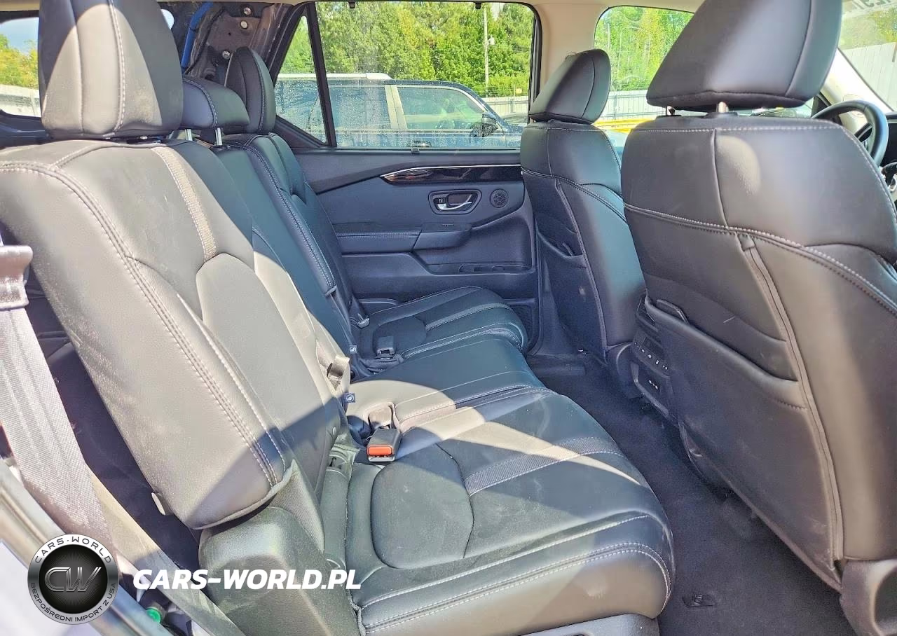 2025 Honda Pilot Touring VIN:5FNYG1H72SB126953 - 10