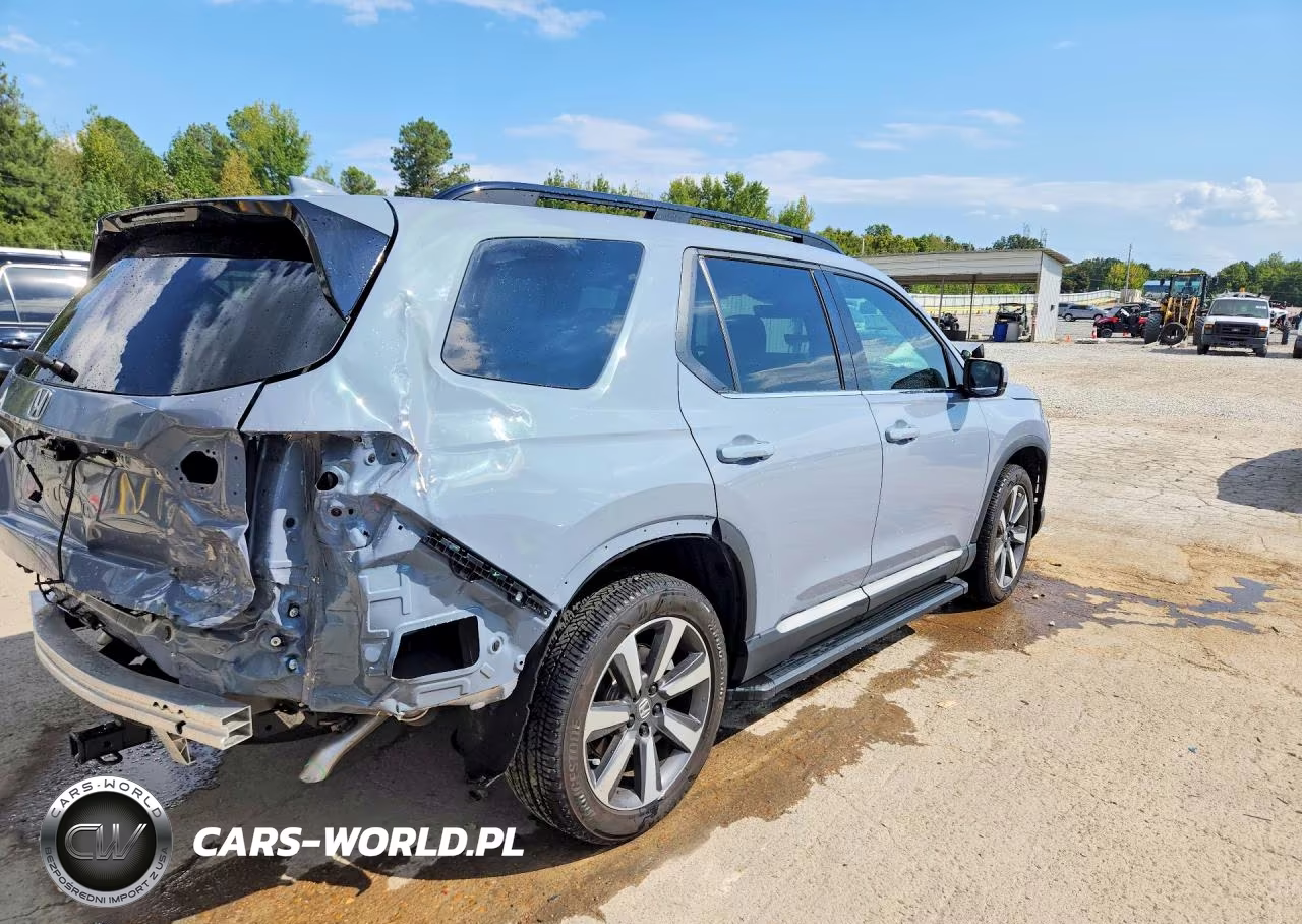2025 Honda Pilot Touring VIN:5FNYG1H72SB126953 - 3