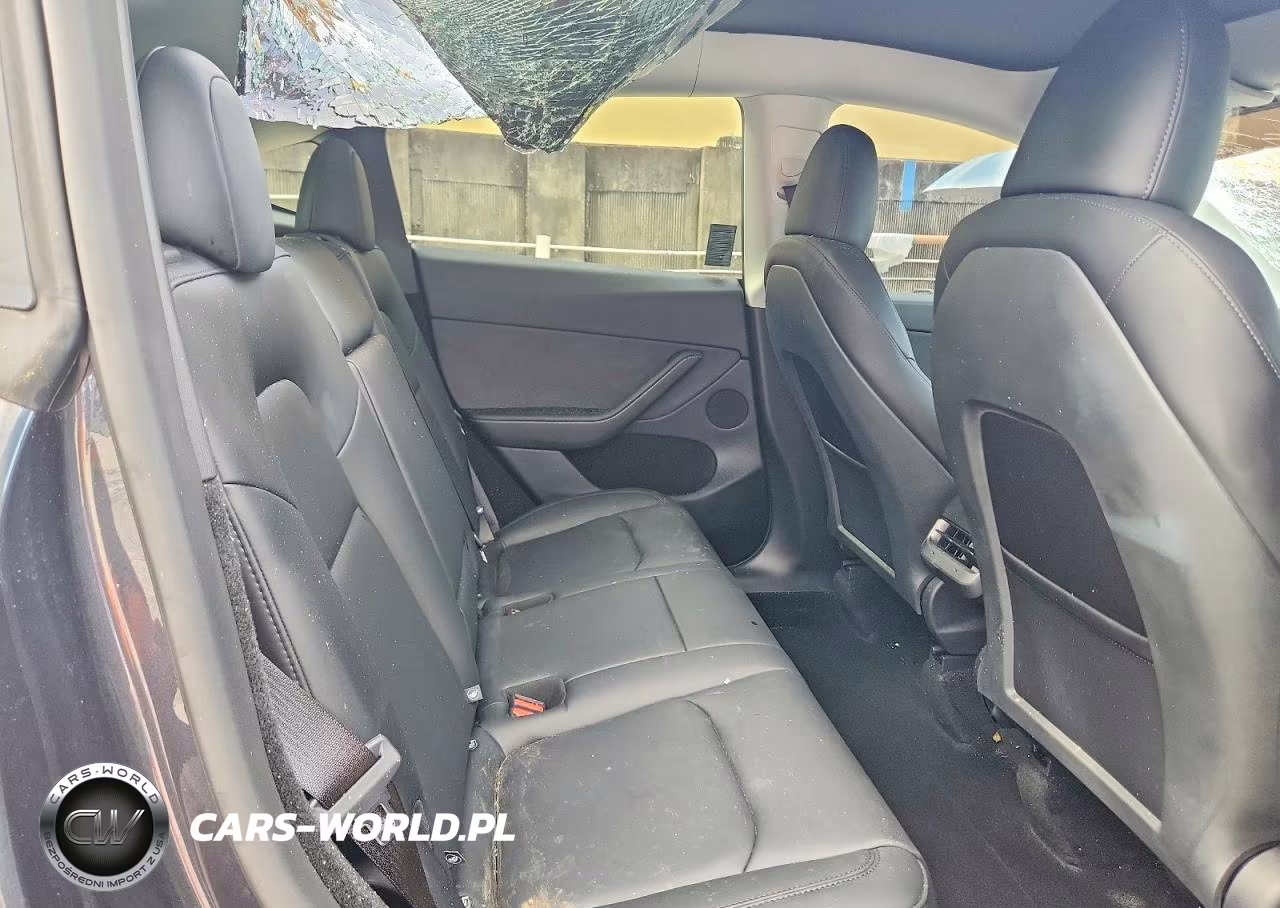 2025 Tesla Model Y VIN:7SAYGDEE0SA351005 - 10
