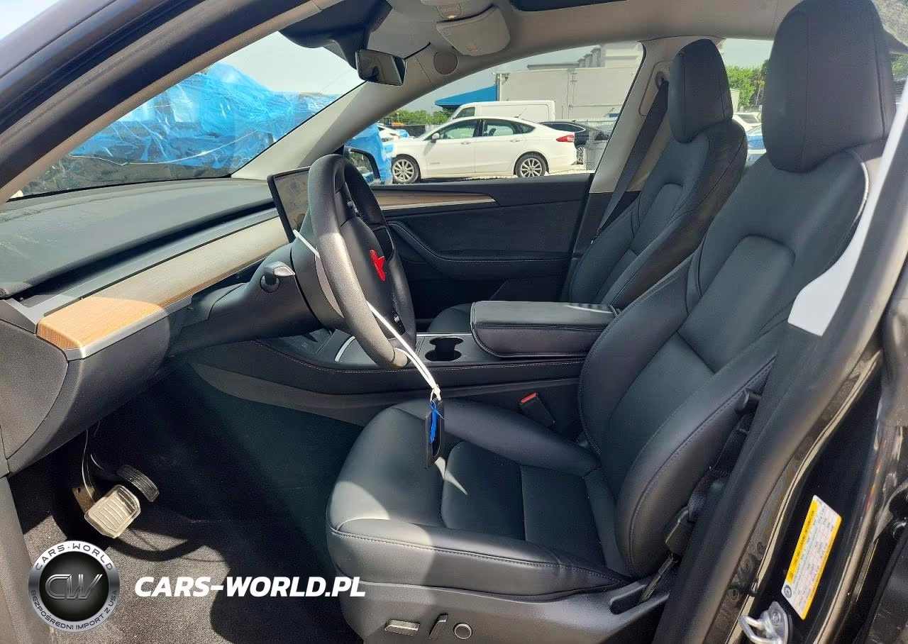 2025 Tesla Model Y VIN:7SAYGDEE0SA351005 - 7