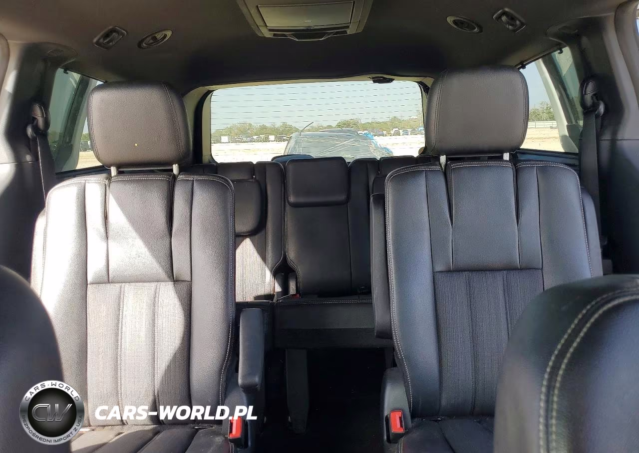 2014 Chrysler Town & Country S VIN:2C4RC1HG0ER333320 - 10